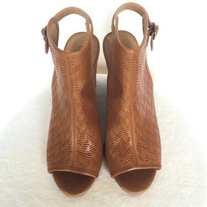 Lucky Brand Women’s Brown Leather Wedge Heel Sandal Size 8M